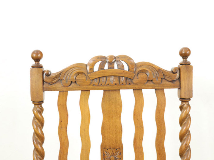 アンティーク調 クラシック アームチェア① ツイストに王冠も魅力 イギリスアンティーク パーソナルチェアに 張替