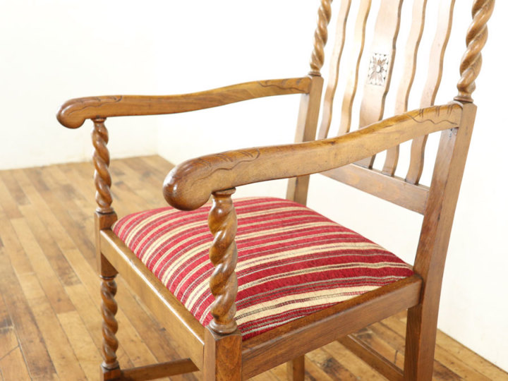 ツイストに王冠も魅力 イギリスアンティーク パーソナルチェアに 張替