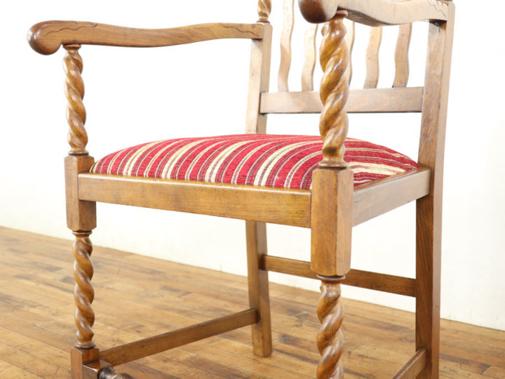 ツイストに王冠も魅力 イギリスアンティーク パーソナルチェアに 張替