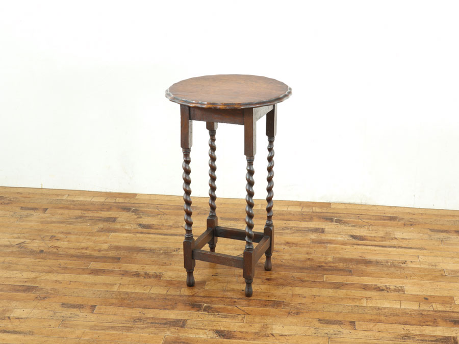 英国アンティーク 木製　ツイストレッグテーブル　オケージョナルテーブル 英国アンティーク 木製 ツイストレッグテーブル オケージョナル