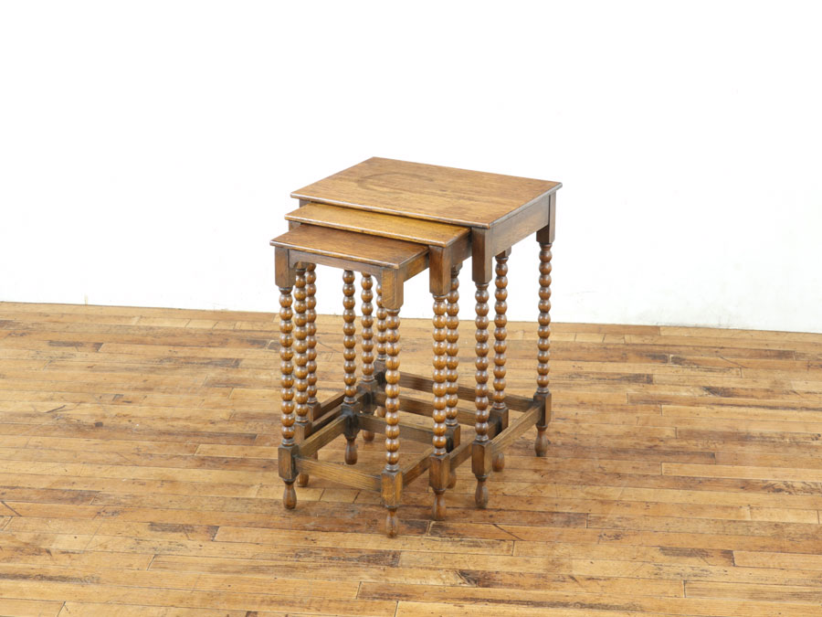 小ぶりサイズ ボビンレッグも魅力 ネストテーブル 59657 アンティーク