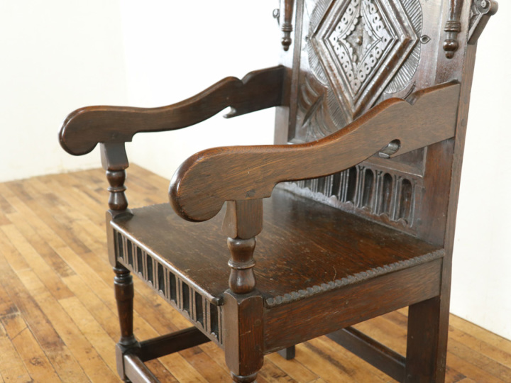 アンティーク家具らしい存在感 パーソナルチェアに ウェインスコット