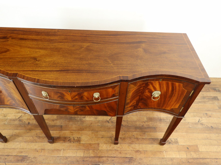 マホガニー材の美しい表情をたのしむ 英国サイドボード 59803