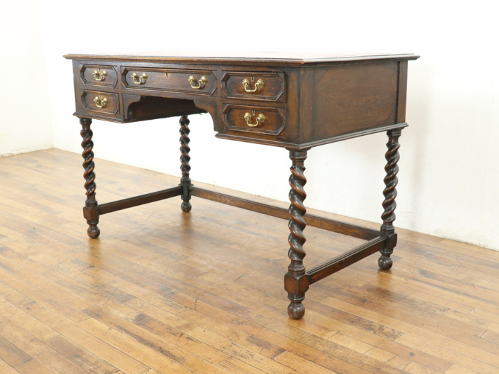 ツイストレッグも魅力 イギリスアンティーク家具 デスク 59839
