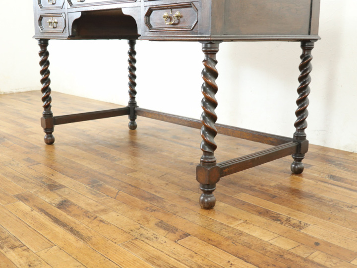 ツイストレッグも魅力 イギリスアンティーク家具 デスク 59839