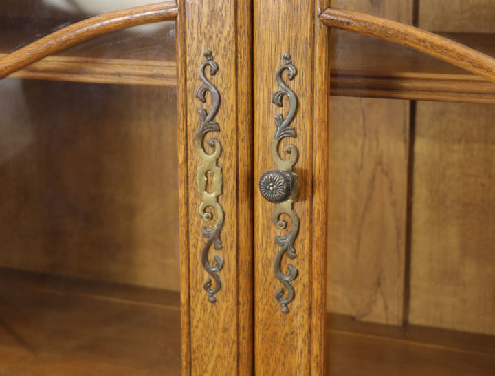 キャビネット　アンティーク　レトロ　猫足　ヨーロピアン調 猫脚キャビネット 63605 アンティーク家具 ウェブサイト商品一覧