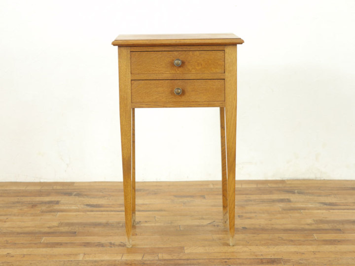 明るめのお色が可愛いナイトテーブル 63811 アンティーク家具 ウェブ