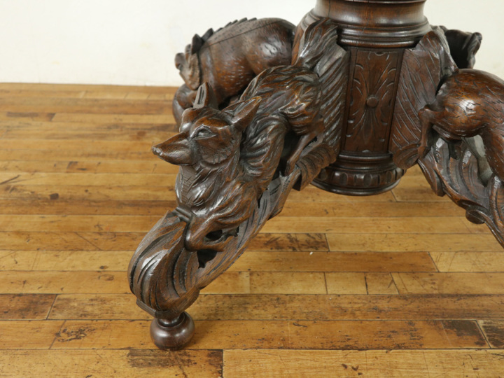 脚の彫刻に注目！ ハンティングスタイル テーブル 63866 アンティーク