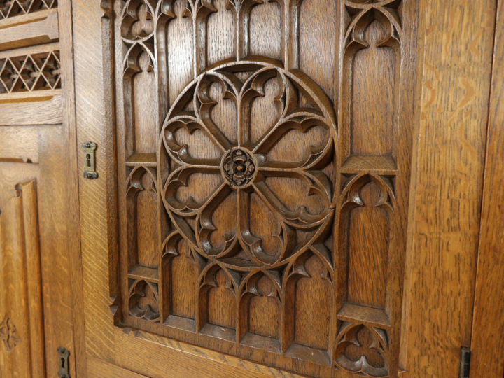 ゴシックスタイル キャビネット 63874 アンティーク家具 ウェブサイト