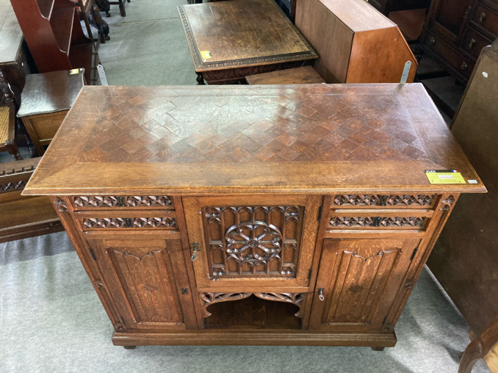 ゴシックスタイル キャビネット 63874 アンティーク家具 ウェブ