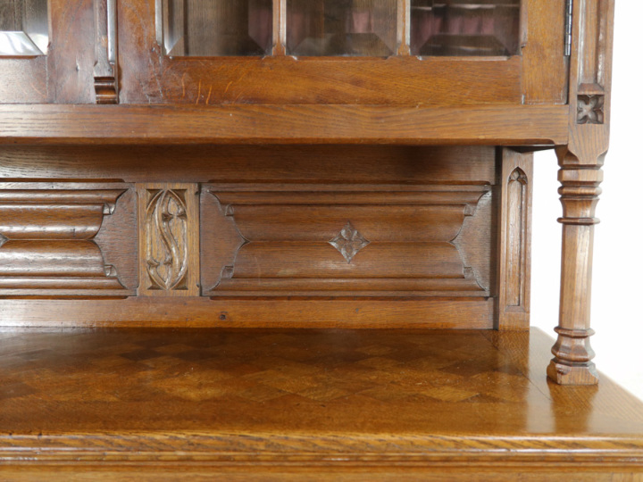 ゴシックの雰囲気 かっこいい キャビネット 64015 アンティーク家具