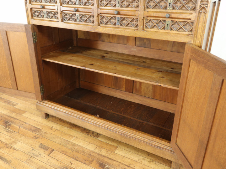 ゴシックの雰囲気 かっこいい キャビネット 64015 アンティーク家具