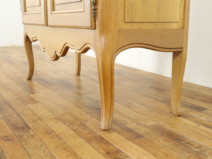 フランスアンティーク　収納家具 薄型のサイズも魅力 キャビネット 64170 アンティーク家具 ウェブ