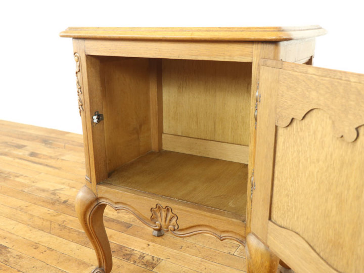 後脚も猫脚 猫脚ナイトテーブル 64313 アンティーク家具 ウェブ