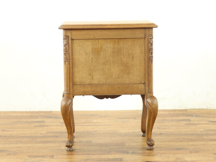 後脚も猫脚 猫脚ナイトテーブル 64313 アンティーク家具 ウェブ