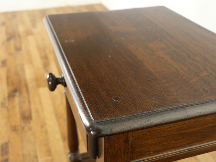 引き出し付きタイプ 小ぶりなサイドテーブル 64479 アンティーク家具