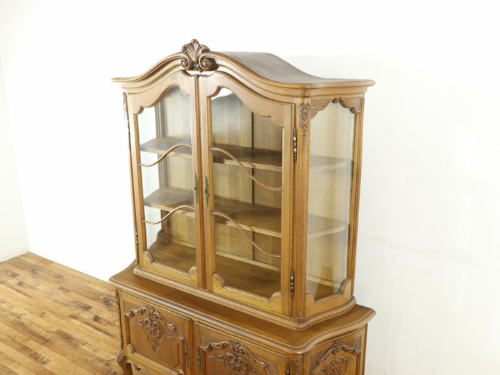 曲線を描く側面、光が泳ぐ湾曲ガラス キャビネット 64572 アンティーク