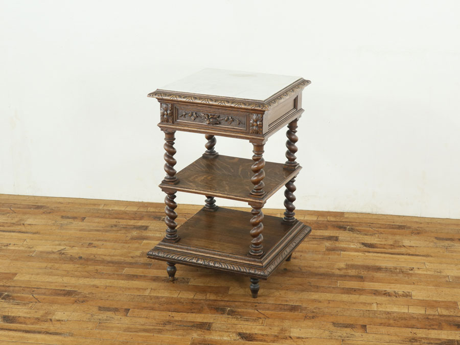 グリーンマンの彫刻 マーブルトップサイドテーブル 64575 アンティーク