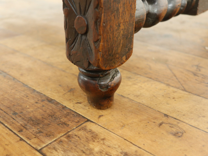 威厳ある佇まい 葡萄の彫刻 アームチェア 64586 アンティーク家具