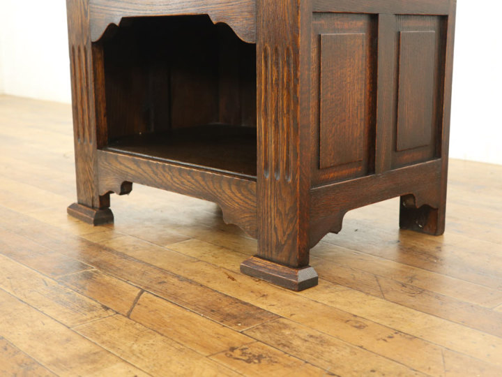 小さいけどたくましい！横姿も惚れ惚れするナイトテーブル 64678