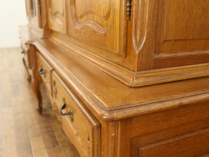 たっぷり収納！横長サイズの猫脚キャビネット 64714 アンティーク家具