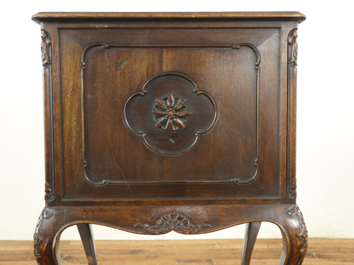 曲線的で優雅なデザイン ナイトテーブル 64755 アンティーク家具