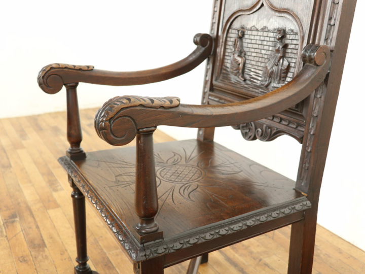 物語性のある彫刻 フランスアンティーク アームチェア 64818a