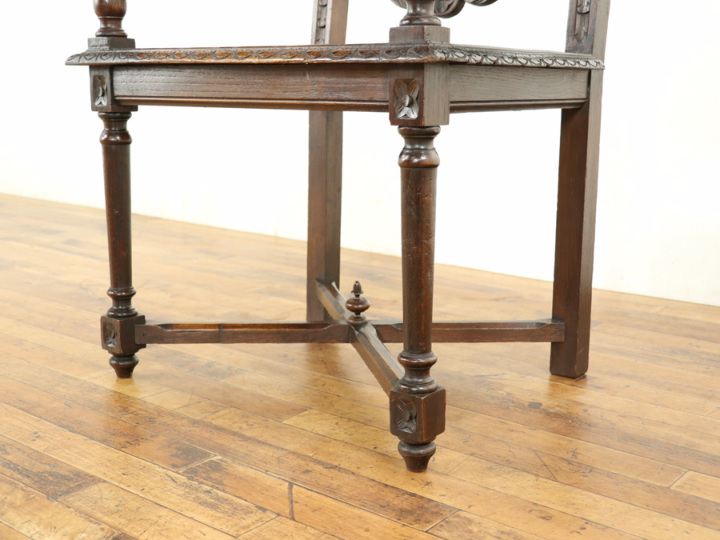 物語性のある彫刻 フランスアンティーク アームチェア 64818a