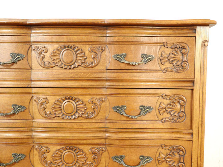 前面の起伏も魅力 猫脚チェスト 64854b アンティーク家具 ウェブ