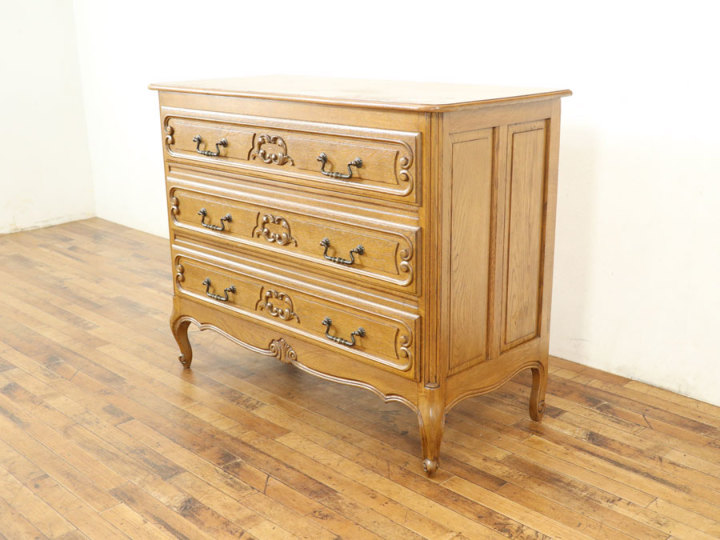 可愛さの中にも感じる味わいと造りの良さ 猫脚チェスト 64888