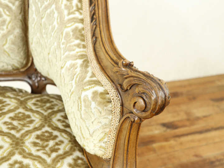 優雅なロココ様式 フランスアンティーク家具 張替済シングルソファー