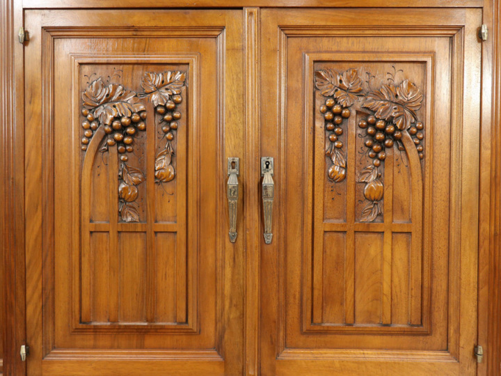 これぞアールデコ 特徴的なデザインのサイドボード 64917 アンティーク