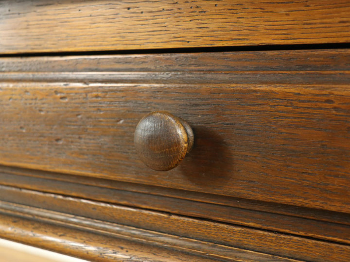 アンティークテーブル 引き出しが付いた珍しいサイドテーブル 奥行きは控えめな横長サイズ 引き出し付きサイドテーブル 65084