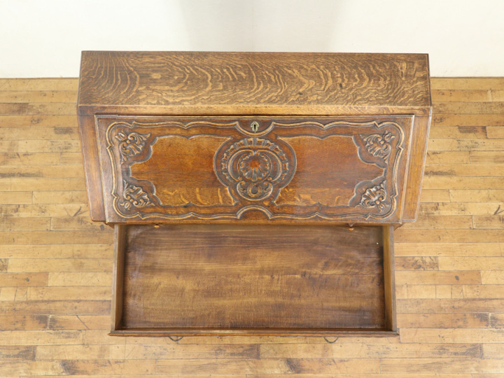 美しい彫刻に負けないオーク杢、フレンチライティングビューロー 65093