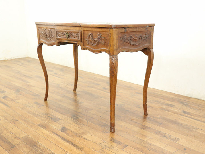 デスクだけどそれだけじゃない 細い猫脚も魅力 フランスアンティーク