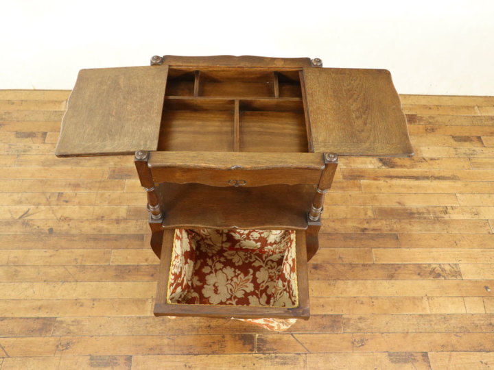 可愛くひらく、猫脚ソーイングボックス 65107 アンティーク家具 ウェブ