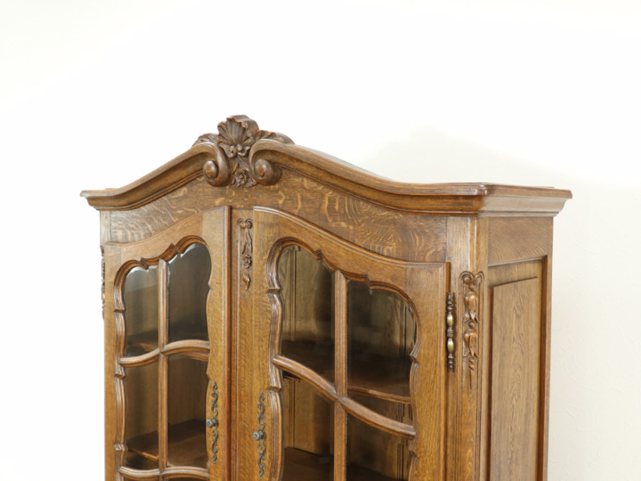 面取りガラスの美しいフレンチディスプレイキャビネット 65136