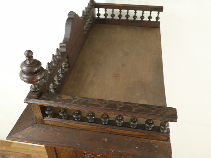 レアスタイル 素晴らしい彫刻 フランスアンティーク キャビネット