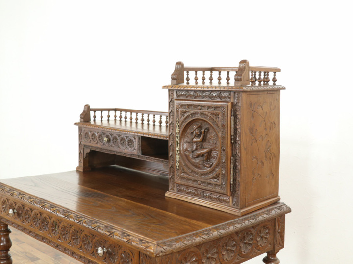 ブルターニュスタイル フランスアンティーク家具 小ぶりなデスク 65273