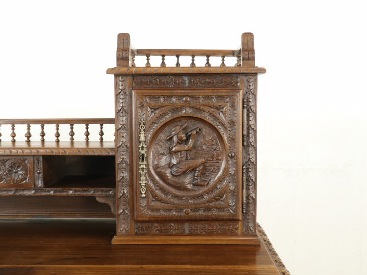 ブルターニュスタイル フランスアンティーク家具 小ぶりなデスク 65273