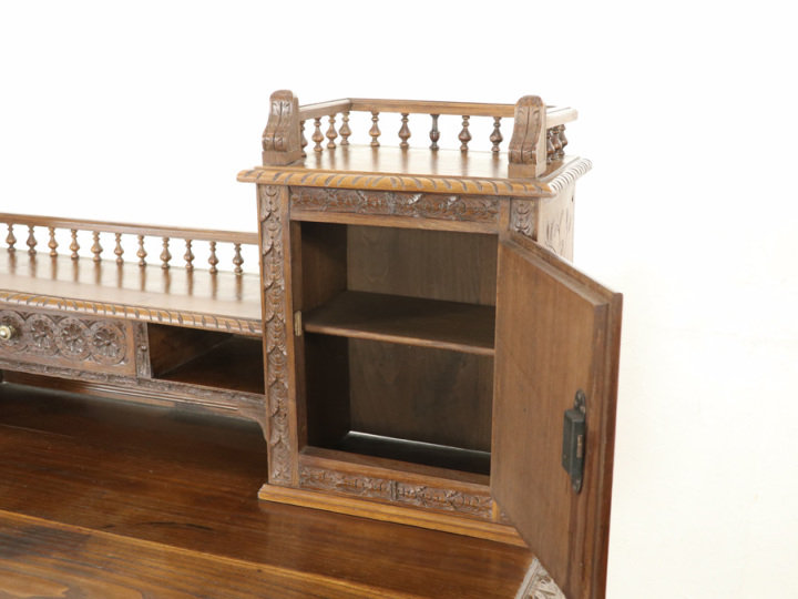 ブルターニュスタイル フランスアンティーク家具 小ぶりなデスク 65273