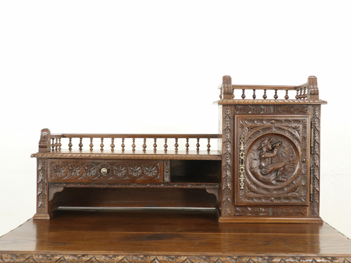 ブルターニュスタイル フランスアンティーク家具 小ぶりなデスク 65273