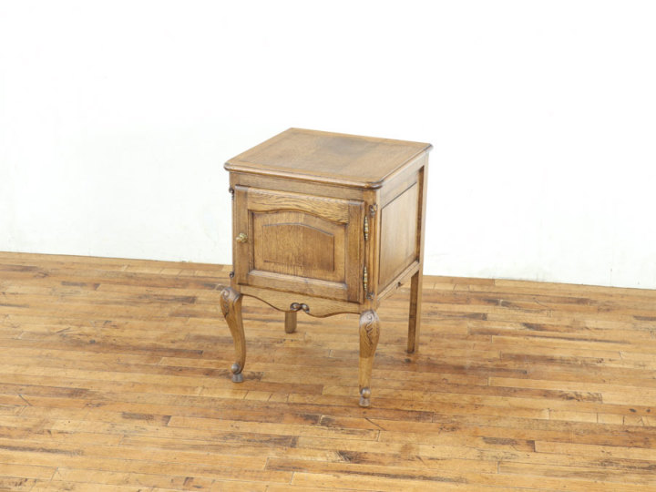 �A���e�B�[�N�Ƌ� �i�C�g�e�[�u�� 65404a