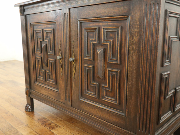 アンティーク　サイドキャビネット 珍しいデザインとサイズ フランスアンティーク サイドキャビネット