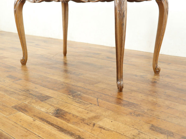 無垢材の天板の味わい 猫脚コーヒーテーブル 65465 アンティーク家具