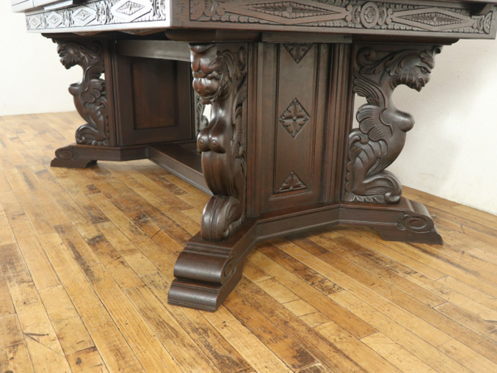 紋章のような彫刻 テーブル・チェア4脚セット 70211 アンティーク家具 
