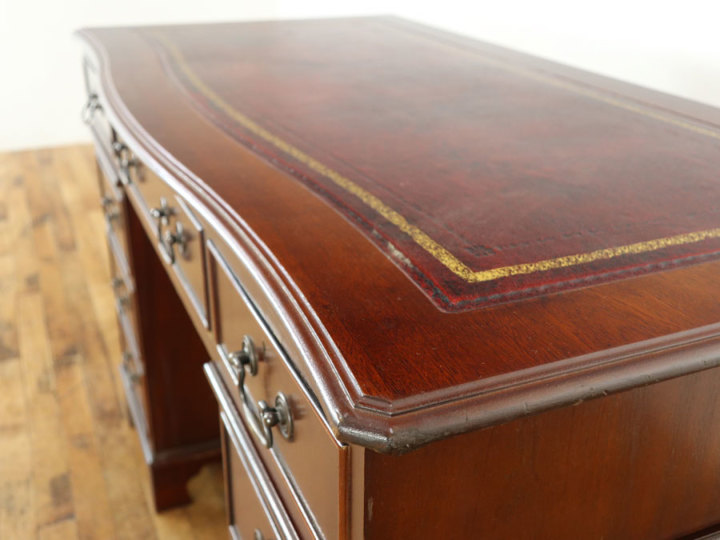 天板のカーブが素敵なデスク 70241 アンティーク家具 ウェブサイト商品