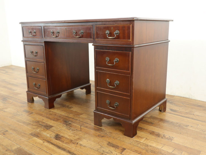 天板のカーブが素敵なデスク 70241 アンティーク家具 ウェブ