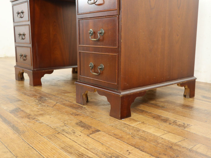 天板のカーブが素敵なデスク 70241 アンティーク家具 ウェブ