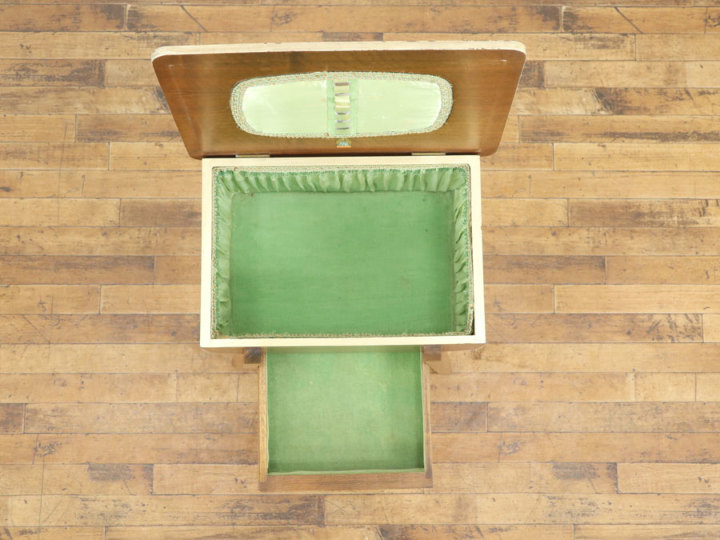 不思議なカタチのソーイングボックス 70340 アンティーク家具 ウェブ